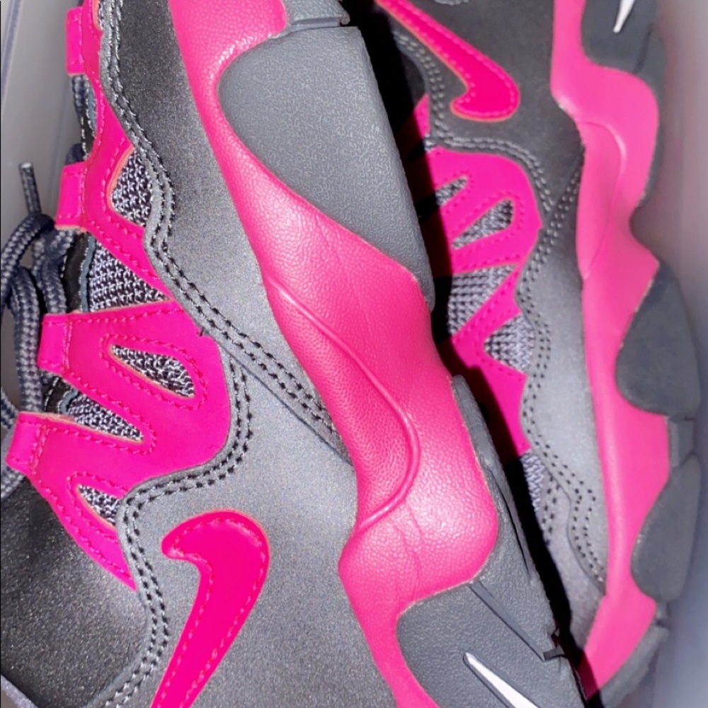 Nike’s - Picture 3 of 4